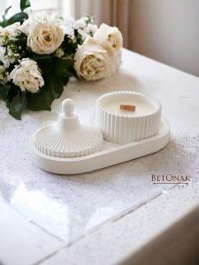 شمع با رایحه لوندر در ظرف بتنی